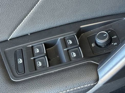 Used 2024 Volkswagen Tiguan SE AWD/4WD image 12