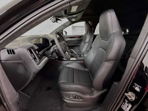 New 2026 Porsche Cayenne Turbo image 5