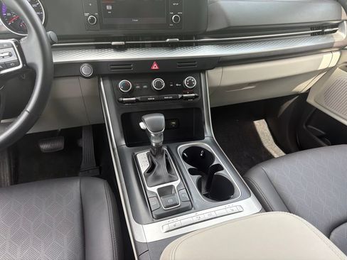 Used 2024 Kia Carnival LX FWD image 15