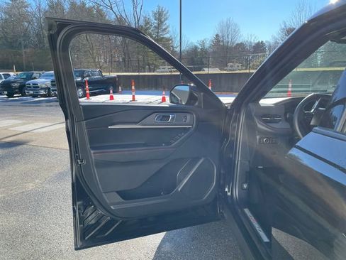 Used 2025 Ford Explorer ST-Line w/ ST-Line Street Pack image 26
