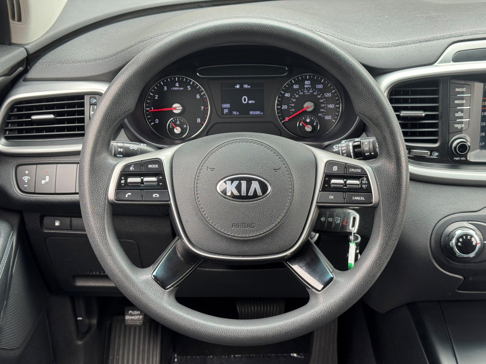 Used 2019 Kia Sorento FWD image 18