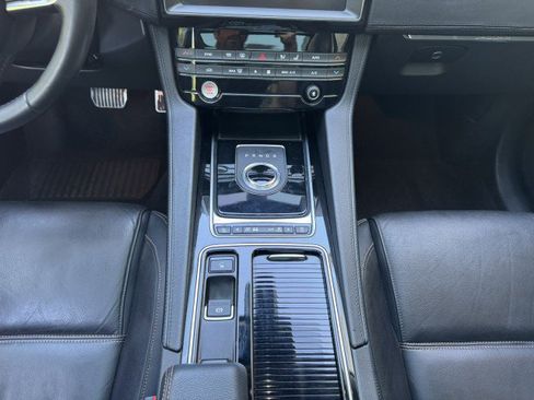 Used 2019 Jaguar F-PACE Prestige AWD/4WD image 33