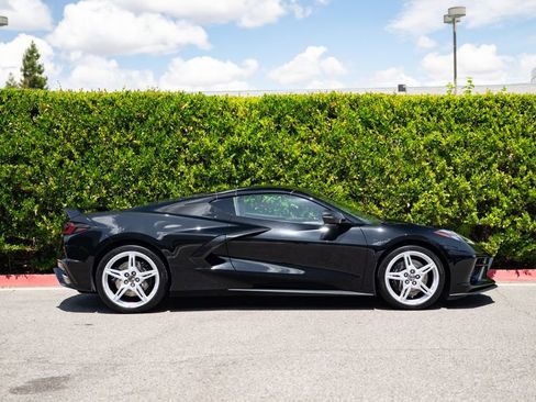 Used 2021 Chevrolet Corvette Stingray Preferred Cpe w/ Z51 Performance Package RWD image 4
