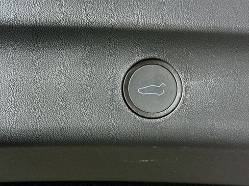 Used 2025 Tesla Model Y Long Range image 27