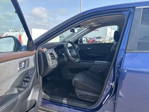 Used 2023 Nissan Rogue SV AWD/4WD image 17