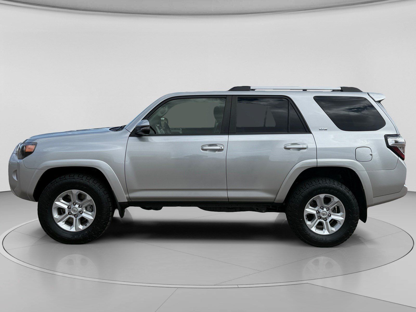 Used 2023 Toyota 4Runner SR5 Premium w/ Moonroof Package AWD/4WD image 2