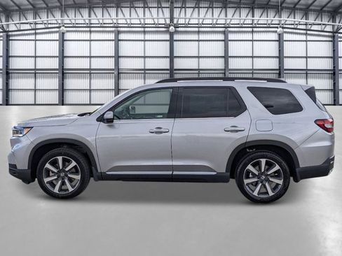 New 2025 Honda Pilot Touring image 2
