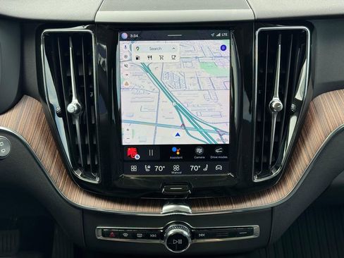 Used 2023 Volvo XC60 B5 Plus image 12