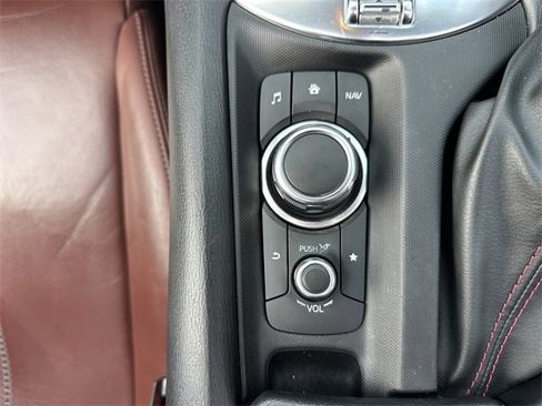 Used 2019 MAZDA MX-5 Miata RF Grand Touring image 21