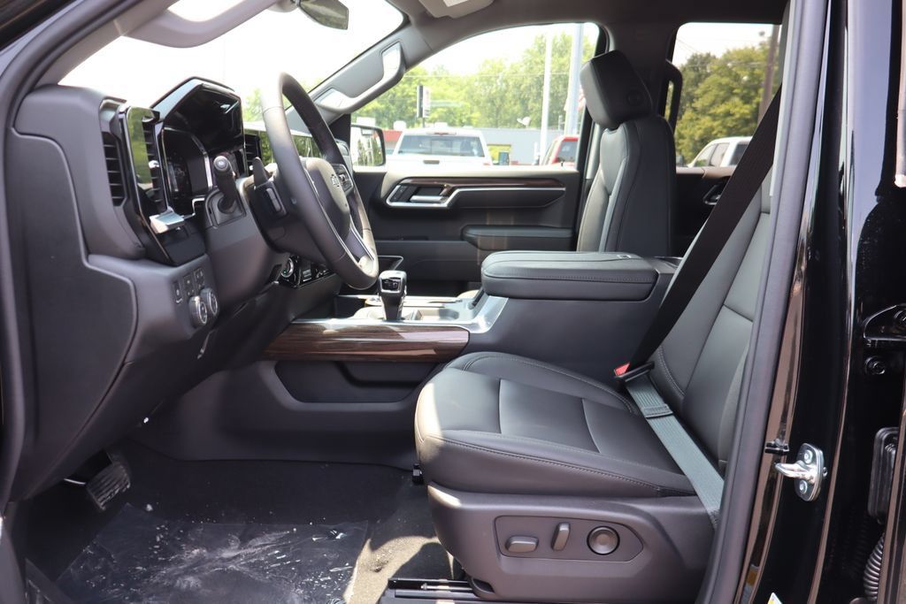 New 2026 Chevrolet Silverado 1500 RST w/ Safety Package AWD/4WD image 8
