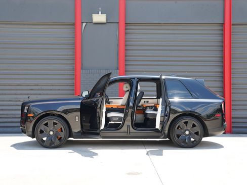 Used 2022 Rolls-Royce Cullinan Black Badge AWD/4WD image 5