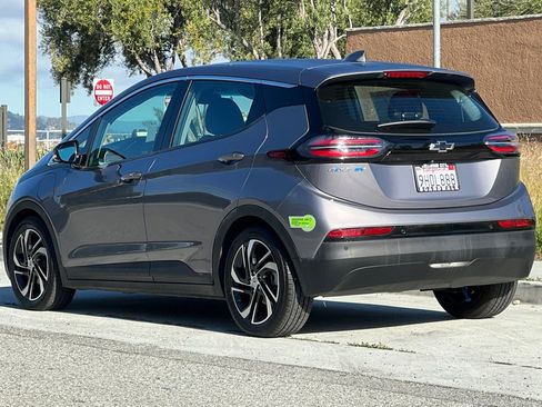 Used 2023 Chevrolet Bolt LT w/ Infotainment Package FWD image 6
