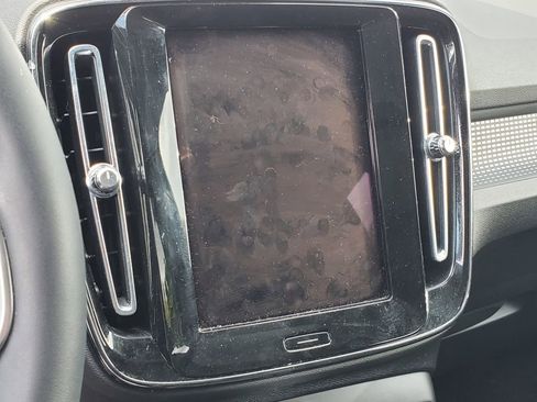 Certified 2022 Volvo XC40 T5 R-Design w/ Protection Package Premier image 22