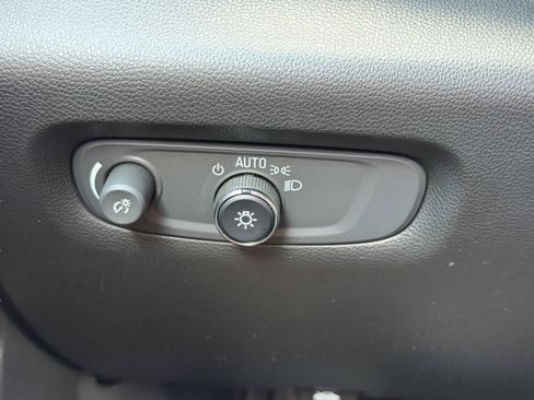 Used 2023 Chevrolet Traverse LT FWD image 31