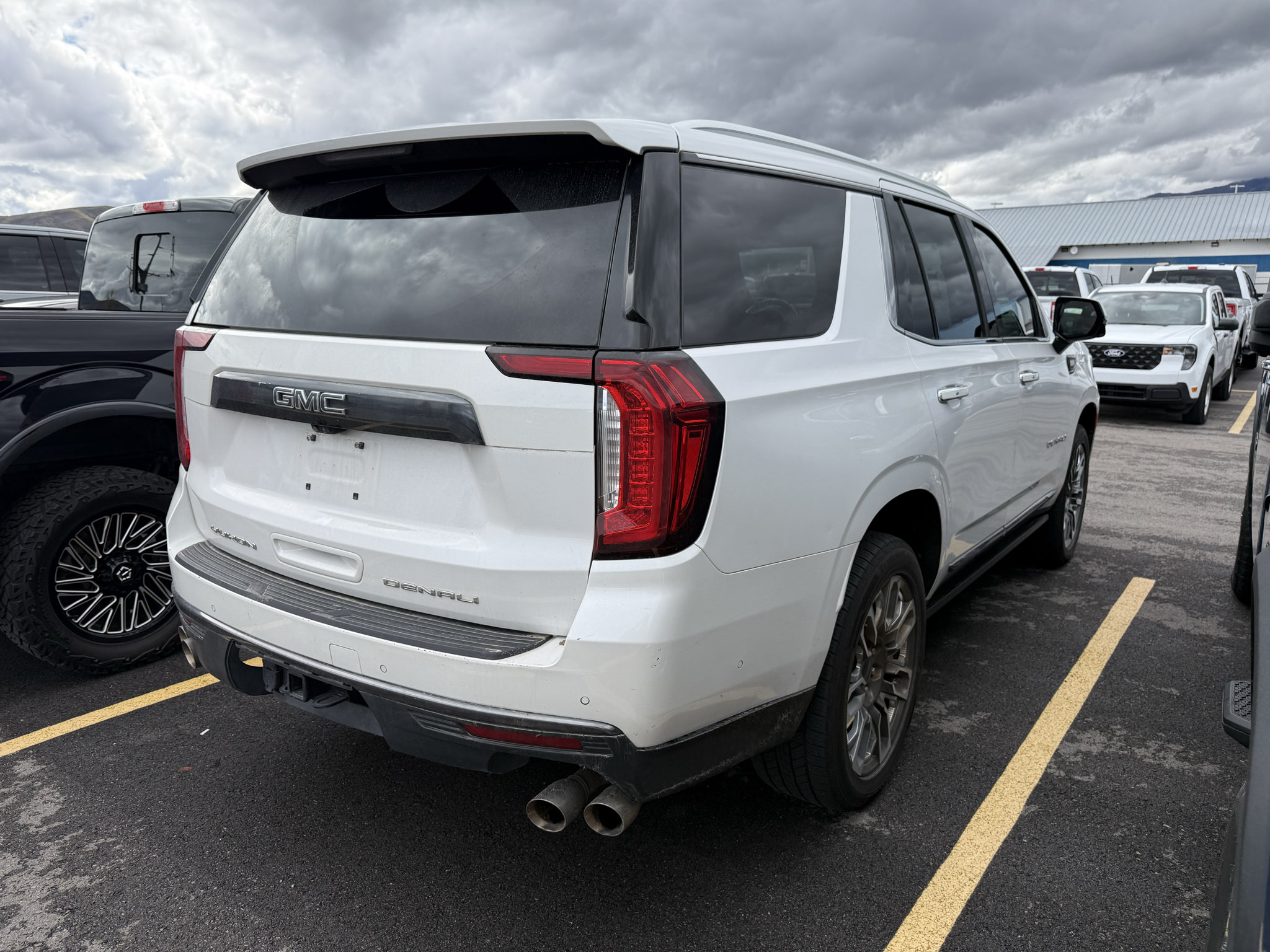 Used 2023 GMC Yukon Denali Ultimate AWD/4WD image 4