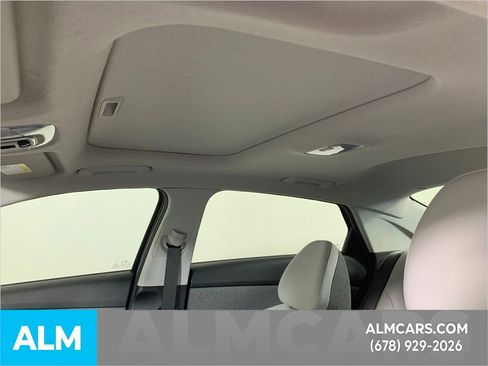 Used 2023 Hyundai Elantra Limited w/ Cargo Package image 18