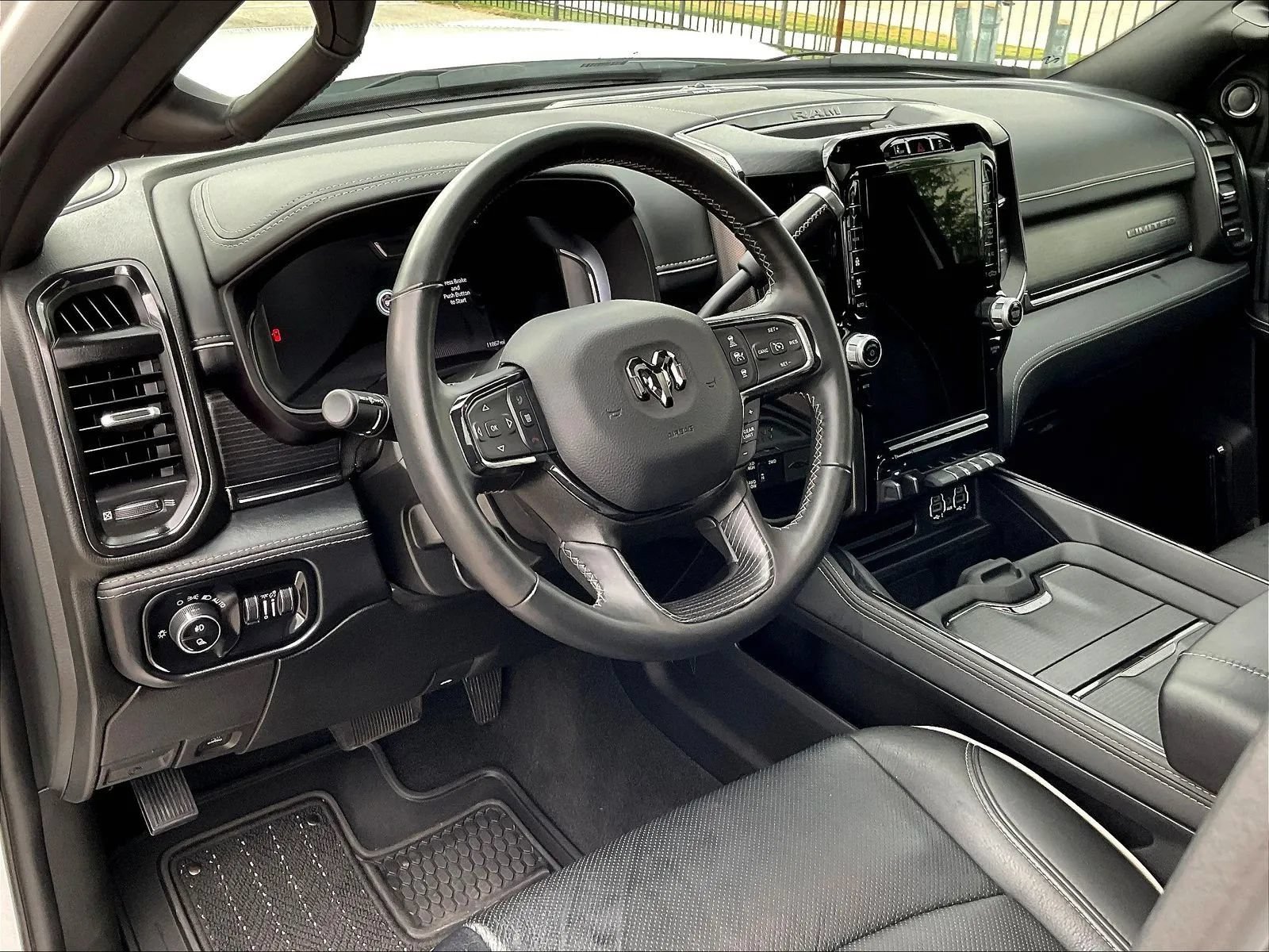 Used 2024 RAM 2500 Limited AWD/4WD image 10