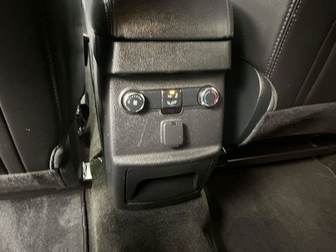 Used 2018 Ford Explorer XLT w/ Equipment Group 202A AWD/4WD image 16