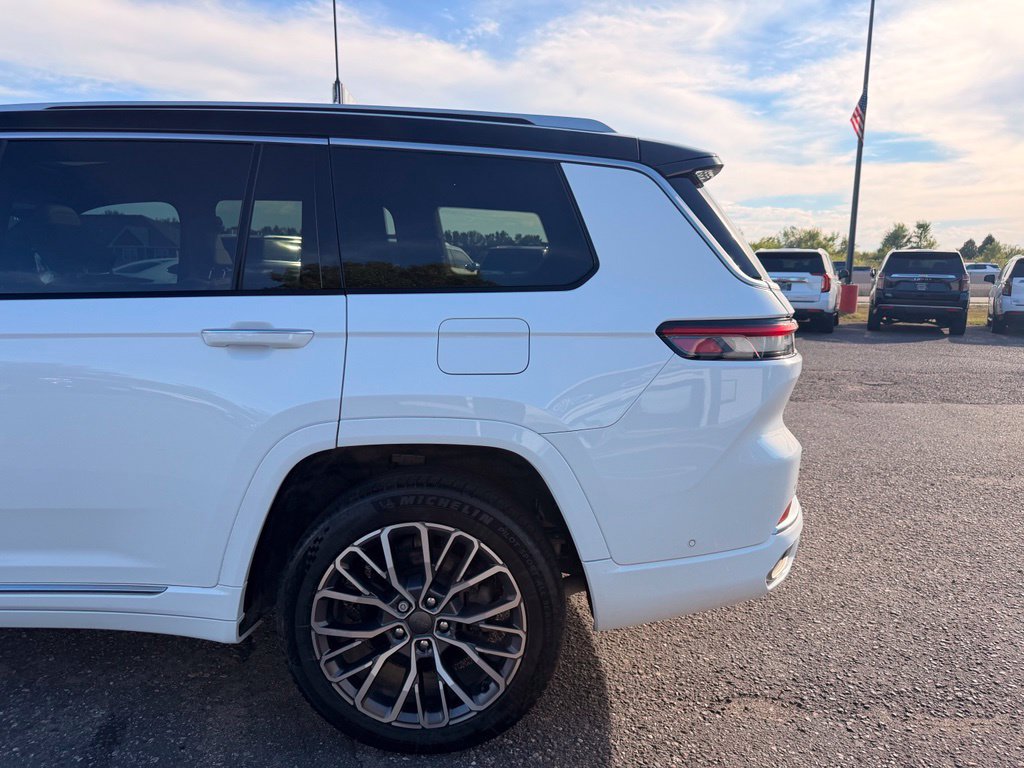Used 2023 Jeep Grand Cherokee L Summit AWD/4WD image 8
