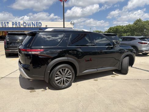 Used 2024 Nissan Pathfinder SL w/ SL Premium Package FWD image 4