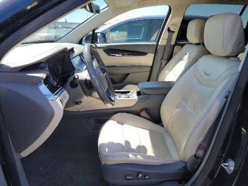 Used 2022 Cadillac XT6 Premium Luxury image 3