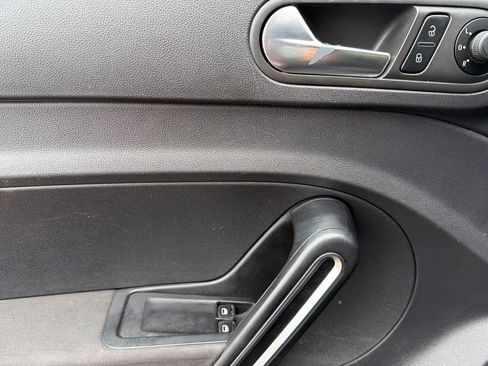 Used 2017 Volkswagen Beetle 1.8T S image 11