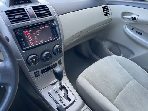 Used 2013 Toyota Corolla LE image 35