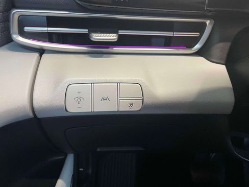 Used 2023 Hyundai Elantra Limited FWD image 20