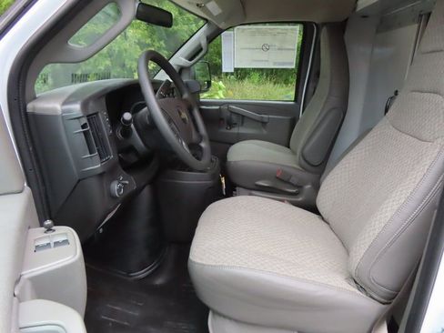 New 2025 Chevrolet Express 3500 READING 57 SRW, ALUMINUM ROOF w/ Power Convenience Package image 26