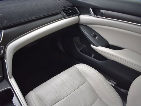Used 2021 Honda Accord Touring image 22