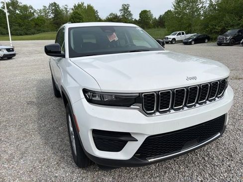 Used 2023 Jeep Grand Cherokee Laredo w/ Luxury Tech Group I AWD/4WD image 1