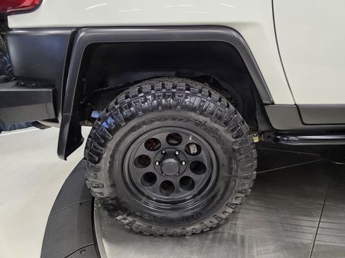 Used 2013 Toyota FJ Cruiser 4WD image 32