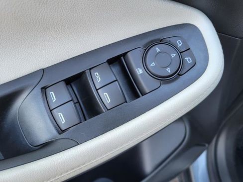 Used 2023 Buick Encore GX Preferred w/ Cold Weather Comfort Package FWD image 11