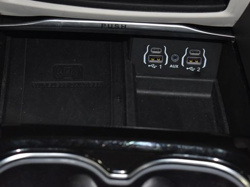 Used 2022 Chrysler Pacifica Limited AWD/4WD image 27