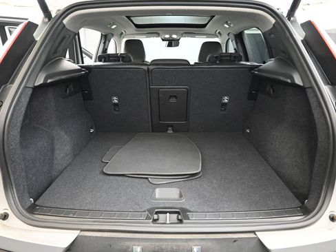 Certified 2025 Volvo XC40 B5 Core image 17