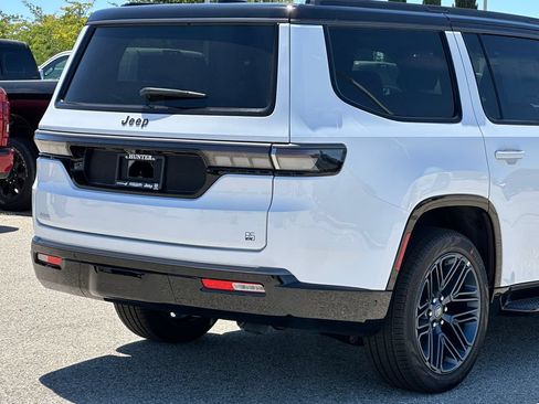 New 2026 Jeep Grand Wagoneer 4WD image 8