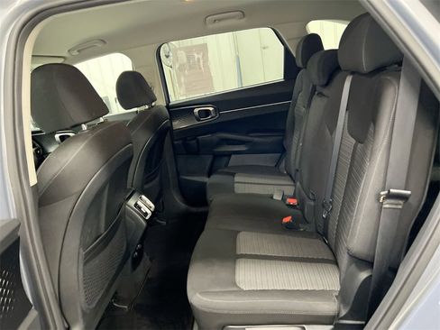 Used 2023 Kia Sorento LX image 22