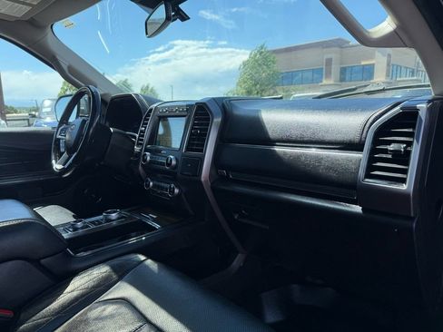 Used 2018 Ford Expedition Max Platinum AWD/4WD image 30