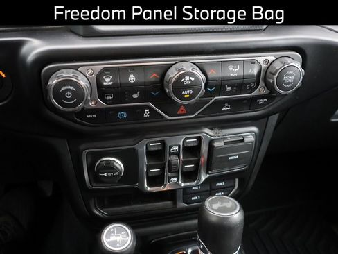 Used 2022 Jeep Wrangler Unlimited Sahara w/ Cold Weather Group AWD/4WD image 27