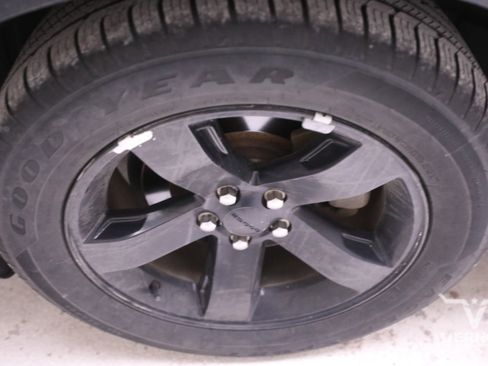 Used 2013 Dodge Challenger SXT image 10