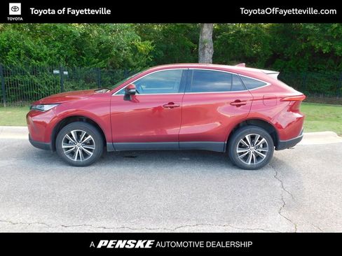 Used 2022 Toyota Venza LE AWD/4WD image 2