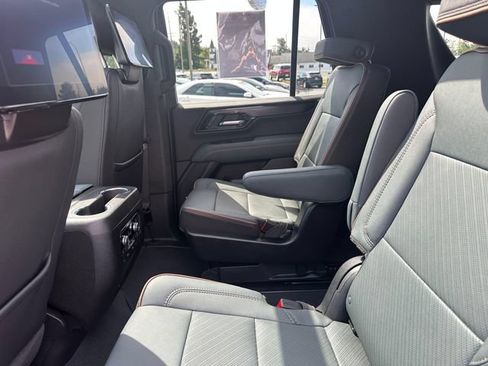 Used 2025 GMC Yukon AT4 w/ AT4 Premium Plus Package AWD/4WD image 17