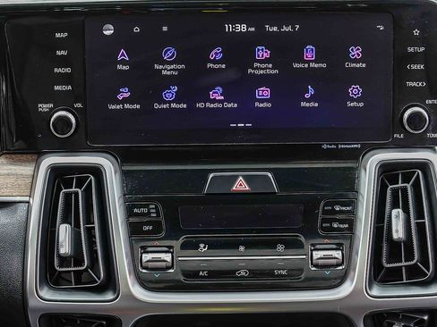 Certified 2023 Kia Sorento S w/ Panoramic Sunroof Package AWD/4WD image 11