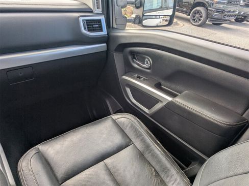 Used 2018 Nissan Titan PRO-4X image 18