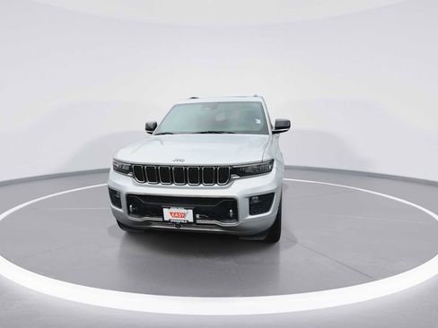Used 2022 Jeep Grand Cherokee Overland AWD/4WD image 3