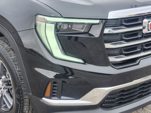 Used 2025 GMC Acadia Elevation image 9