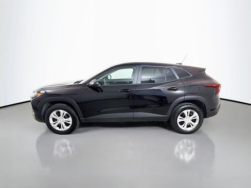Used 2026 Chevrolet Trax LS FWD image 4