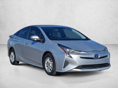 Used 2017 Toyota Prius Two w/ Carpet Mat Package FWD image 3