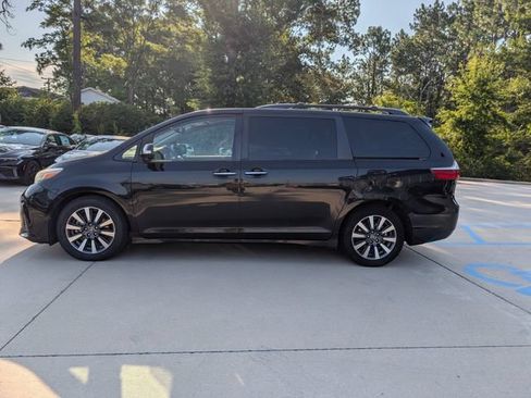 Used 2018 Toyota Sienna Limited Premium FWD image 6