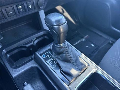 Used 2017 Toyota Tacoma TRD Off-Road w/ Premium & Technology Package image 16